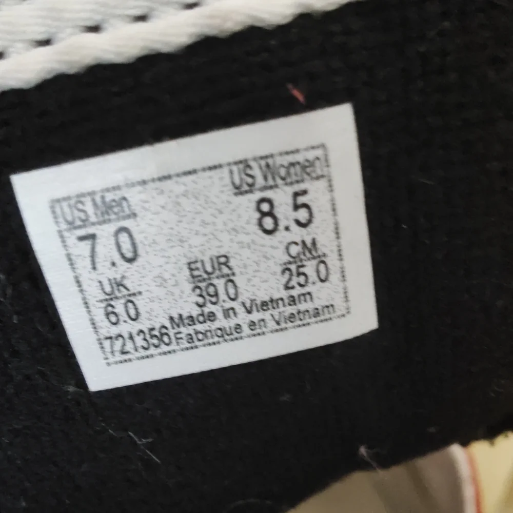 Vans Bold Red High-Top Sneakers. 7 Men. 8.5 Women. - Picture 13 of 13